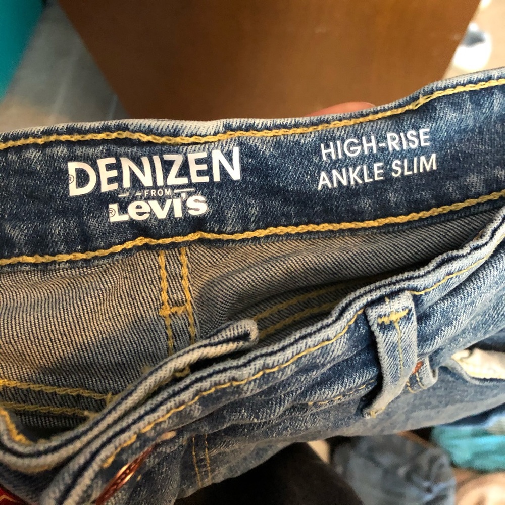 Denizen High Waisted Capris